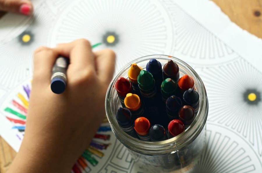 Imparare giocando: attività creative che aiutano davvero i bambini a crescere